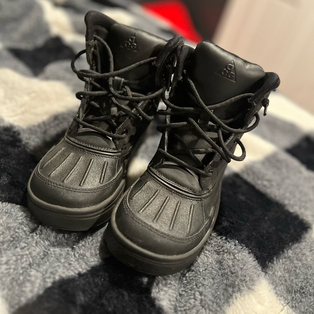 Nike Boys size 3
